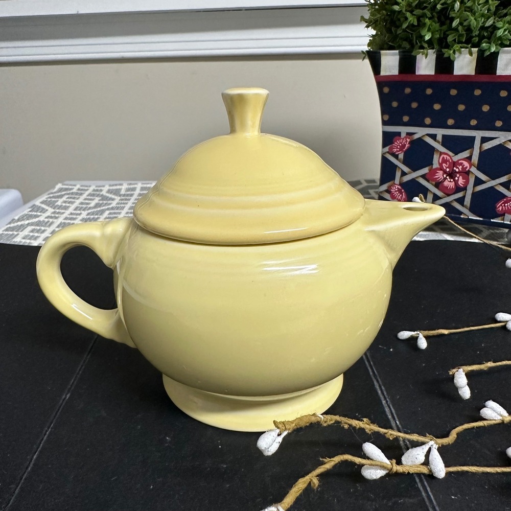 Homer Laughlin Fiesta Vintage Pale Yellow Small Teapot With Lid 2-Cup‎ Teapot